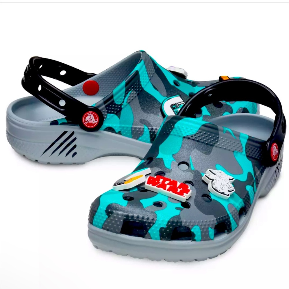 ✨ Disney Crocs Star Wars: The Mandalorian. Men’s 7. Women’s 9 ✨